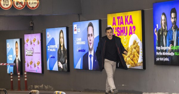 Косово голосует на досрочных выборах на фоне приостановки диалога с США