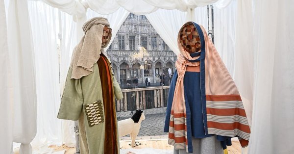 Безликие фигуры и украденный Иисус: спорный вертеп в Брюсселе