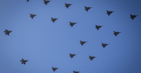 Почему финские истребители F-35 направляются в... Арканзас?