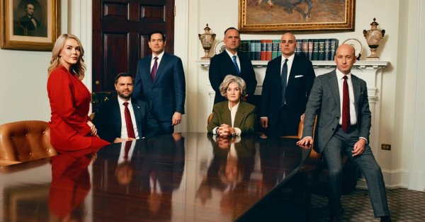 Сьюзи Уайлс — мать мужской команды Западного крыла, возглавляемой Трампом