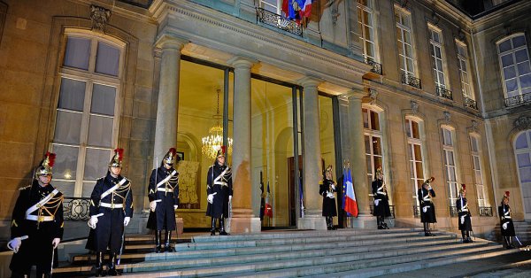 Воровство в Елисейском дворце, украли... вилки и ножи