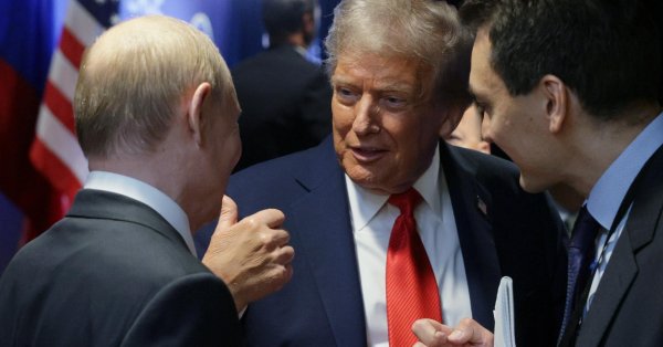 Путин пожаловался Трампу на дроны в его резиденции, тот был в шоке