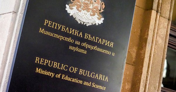 Из-за камер в туалетах? Задержали директора столичной школы