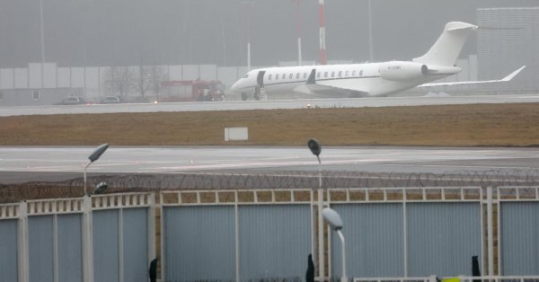 Украинские дроны временно закрыли московские аэропорты