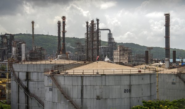 Нефть стабилизируется после крупнейшего двухдневного падения за месяц