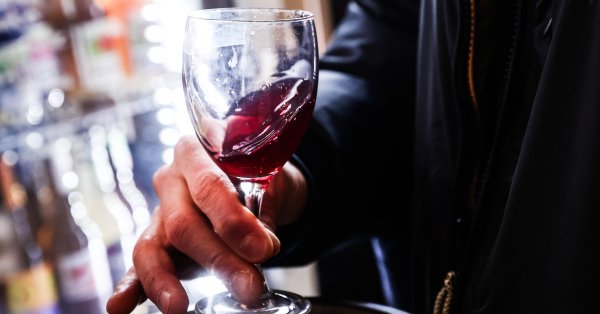 Назревает бунт: винодельческая промышленность Франции находится на грани краха