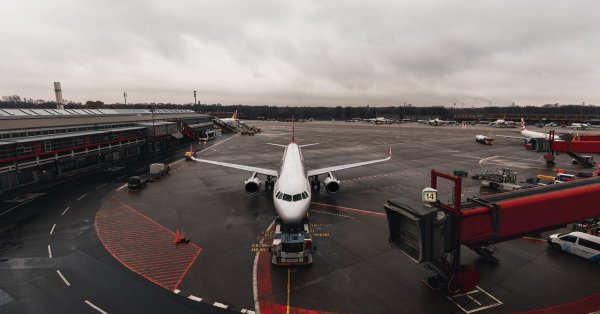 Тревога о взрыве в аэропорту Сараево, есть эвакуированные