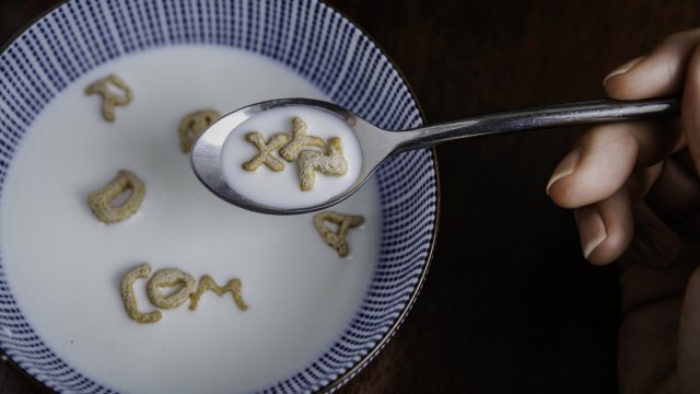 Слово года в Оксфорде описывает манипулирование контентом в социальных сетях