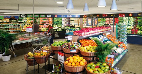 Греки встречают праздники повышением цен