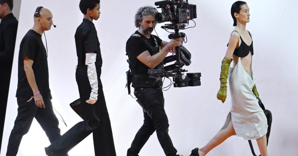 Prada завершила сделку по приобретению Versace