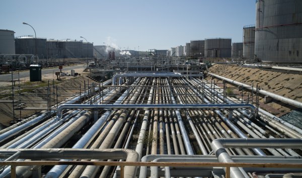 Нефть растет на фоне блокады Венесуэлы и российских санкций