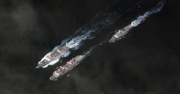 Пекин демонстрирует силу с одним из крупнейших десантных кораблей