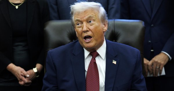 Трамп хвастается: я сократил 271 000 федеральных рабочих мест