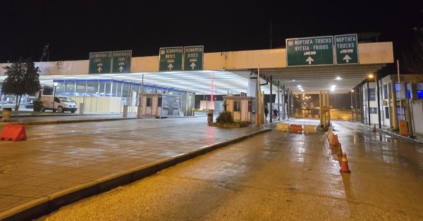 Граница с Грецией открыта для грузовых автомобилей в обе стороны