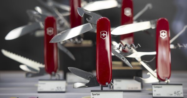 Швейцария увеличивает расходы на оборону, она не может защитить себя