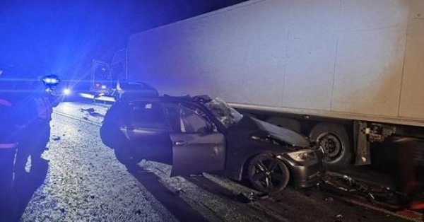 24 и 22 года - жертвы жестокого ДТП под Тырново, обгонявшие в повороте