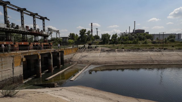 Россия и Украина временно прекратили огонь в районе Запорожской АЭС.