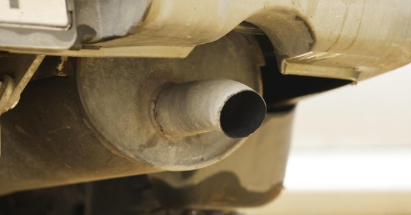 ЕК предлагает снять запрет на новые автомобили с двигателями внутреннего сгорания