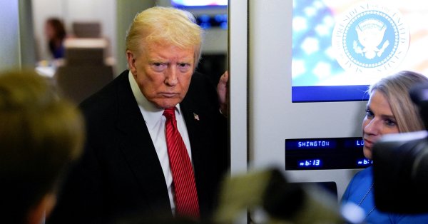 Репортер ставит под сомнение результаты МРТ Трампа, президент раскритиковал его