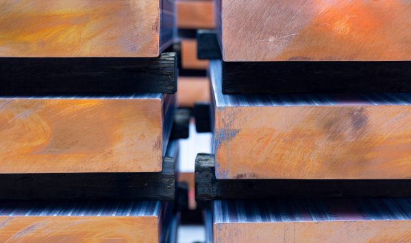 Серебро и медь достигли рекордного уровня после того, как обвал фондового рынка обострил торговлю