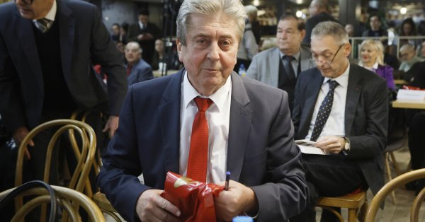 Георгий Пырванов: Сколько бы я ни смотрел вокруг, я не вижу лидера, который поведет страну по новому пути