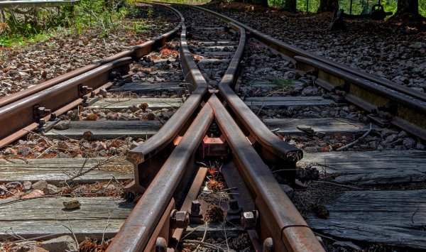 Будущее искусственного интеллекта звучит как отголосок прошлого железных дорог Дикого Запада.