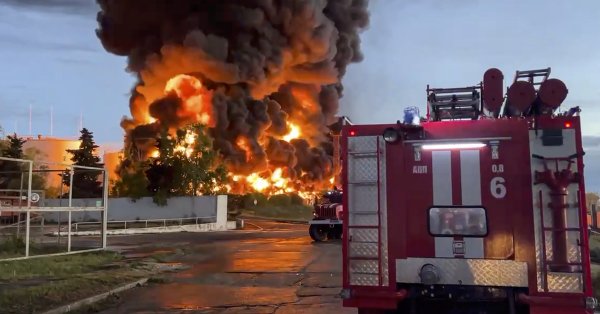 Украина нанесла удар по российскому порту, загорелись два нефтяных танка