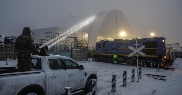 МАГАТЭ: Защитный саркофаг Чернобыльской АЭС поврежден дроном