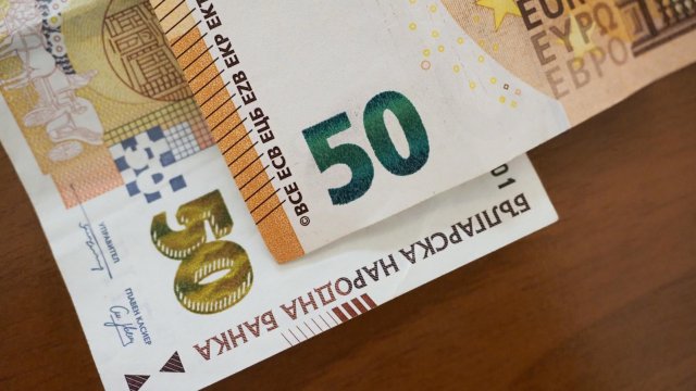 Инфляция в ЕС и еврозоне несколько снизилась в ноябре в годовом исчислении