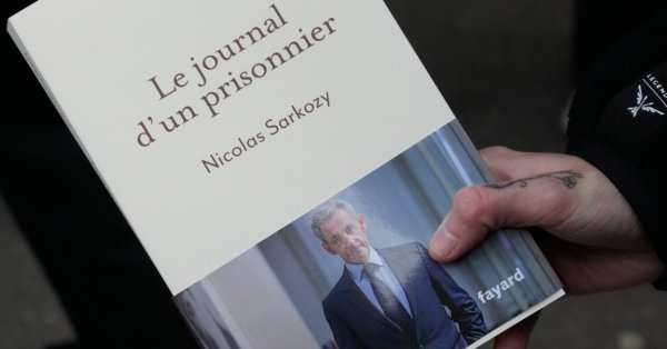 Саркози за несколько дней продал более 100 000 экземпляров своей тюремной книги