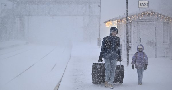 Трое стали жертвами сильного шторма в Швеции