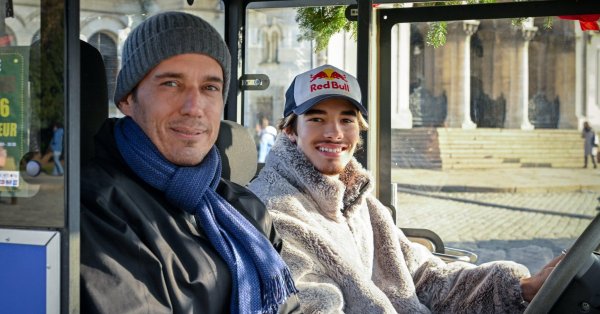 Никола Цолов взял Василя Терзиева в рождественский поезд в Софии ФОТО