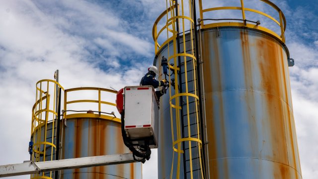 Цены на нефть растут на фоне обострения геополитической напряженности*