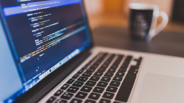 Рост сектора программного обеспечения в Болгарии замедляется, но он сохраняет значительный вклад в ВВП.