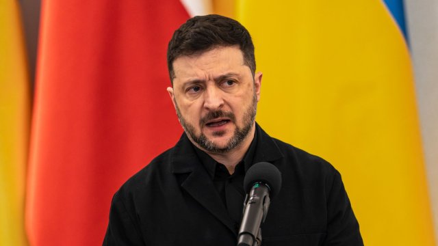 Польша снова закрыла два аэропорта и подняла истребители из-за ударов России по Украине