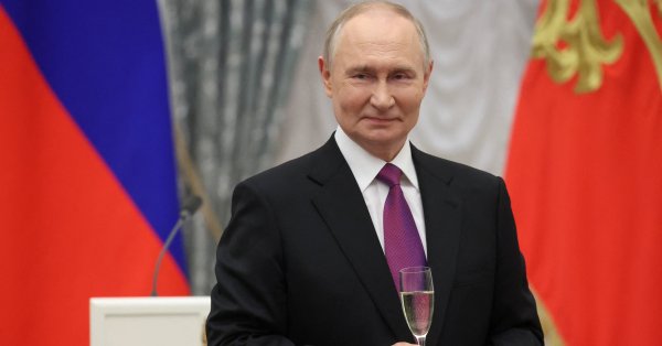 Владимир Путин отменил визы для китайских туристов