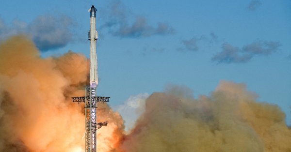 Это безопасность? Три паникующих пассажирских самолета едва уклонились от ракеты Маска