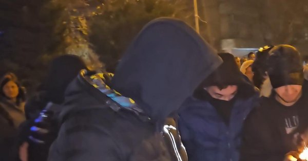 В масках они направились в штаб «ДПС – Новое начало».