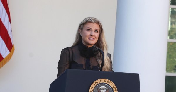 Эрика Кирк: Нашей дочери не терпится попасть на небеса, чтобы увидеть своего отца