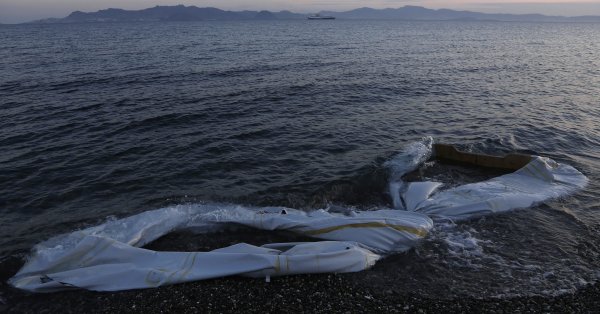 Турецкий торговец выбросил в море 37 мигрантов, один ребенок погиб