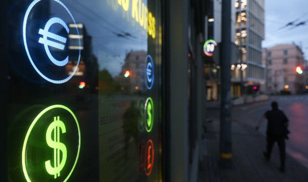 США теряют свое финансовое преимущество, поскольку Азия увеличивает заимствования в евро