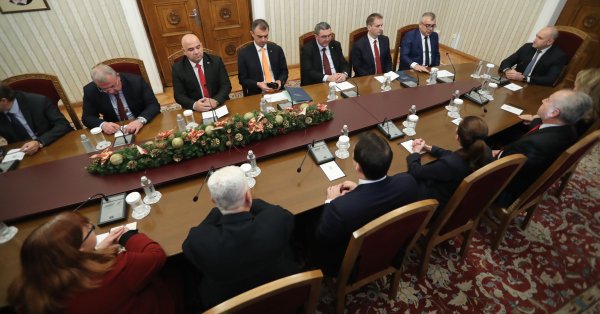 АПС Радеву: Сформировать кабинет министров в 51-м Национальном собрании практически невозможно