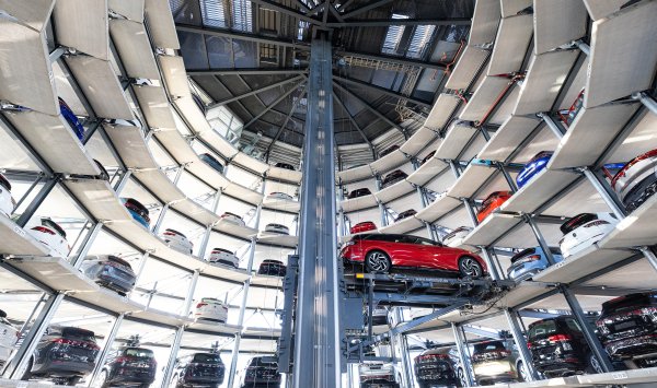 Рост продаж электромобилей замедляется. Являются ли гибриды решением?