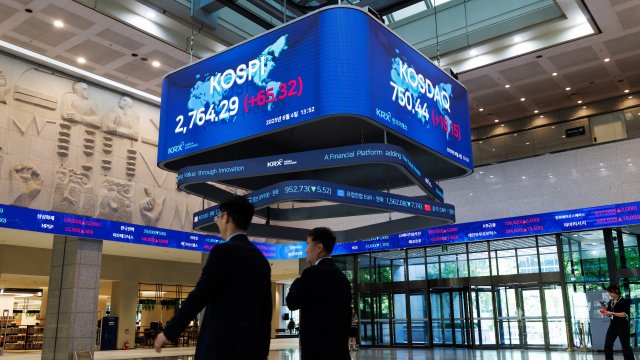 Азиатские рынки завершили последнюю сессию года в минусе