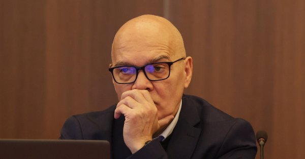 Тихомир Безлов: Большая проблема политики в нашей стране в том, что нет устойчивости