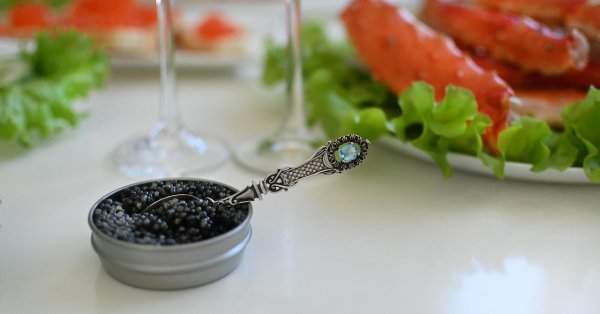 Россияне сокращают расходы: на Новый год черной икры не будет