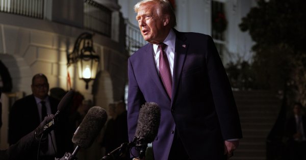 Трамп желает всем счастливого Рождества, даже «левым радикалам»