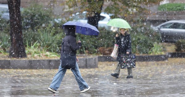 Опасная погода: код «Оранжевый» для восьми районов из-за сильного снегопада
