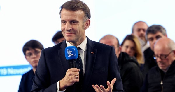 Макрон с призывом к Европе возобновить диалог с Путиным