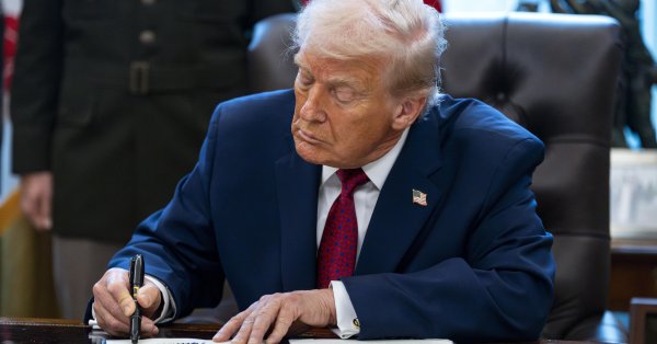 Трамп подписал рекордное количество указов в 2025 году